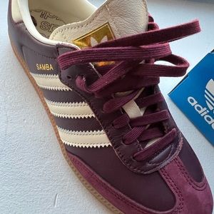 NEW WITH TAGS! Rare Maroon Sambas. Size 7.5